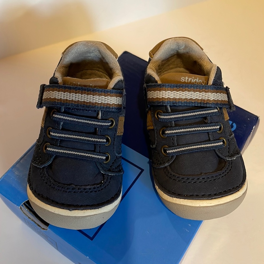 Stride rite soft motion Artie in navy. Brand new in box.